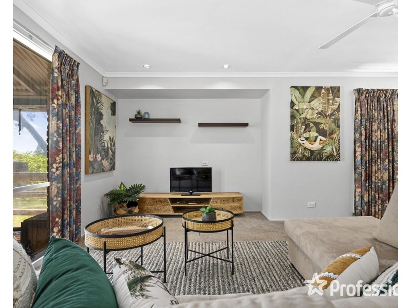 18 Wyuna Walk, Mooroolbark VIC 3138