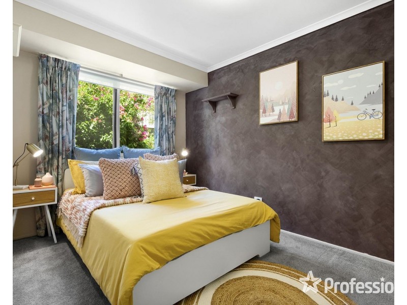 18 Wyuna Walk, Mooroolbark VIC 3138