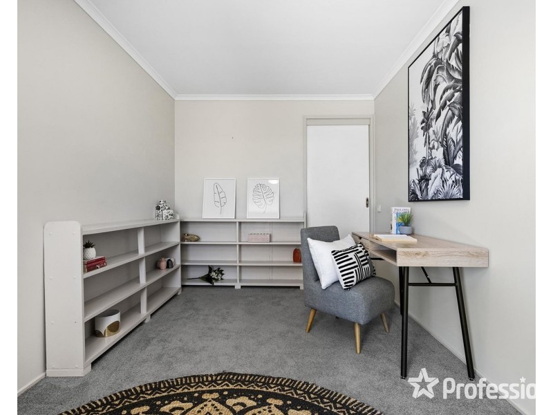 18 Wyuna Walk, Mooroolbark VIC 3138