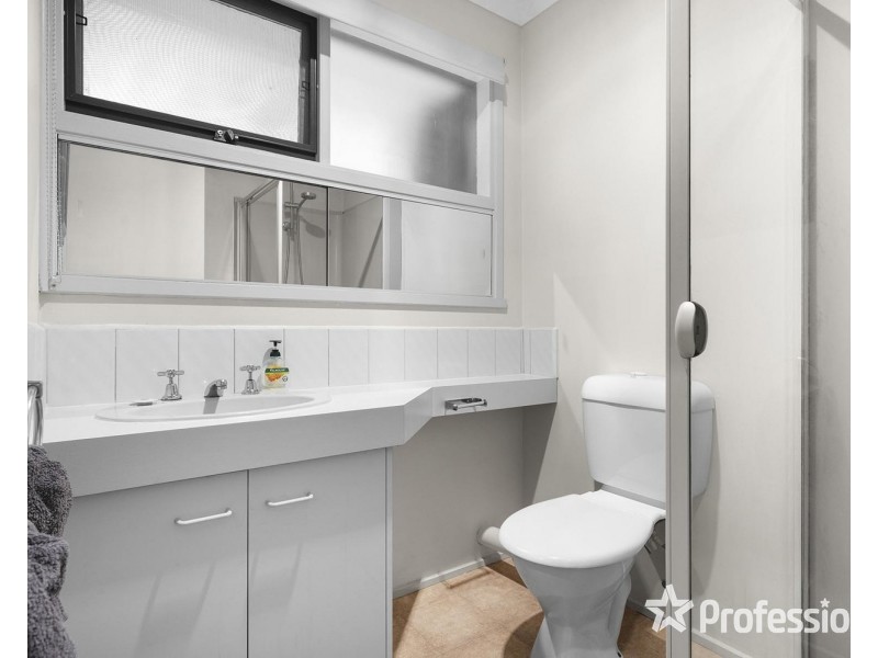18 Wyuna Walk, Mooroolbark VIC 3138