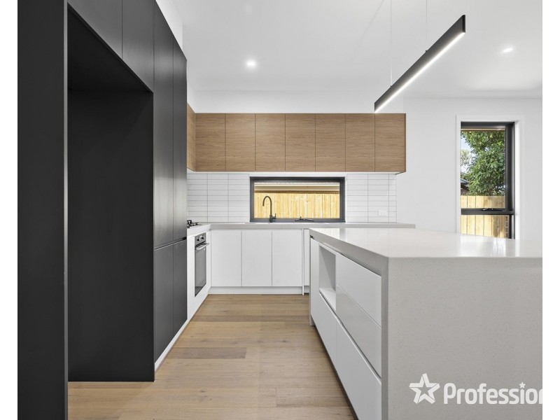 37 Geoffrey Drive, Kilsyth VIC 3137