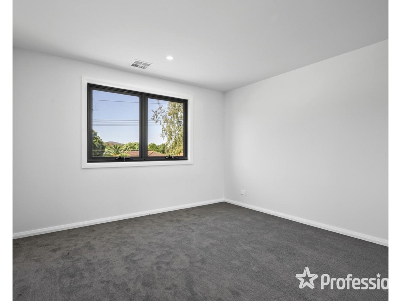 37 Geoffrey Drive, Kilsyth VIC 3137