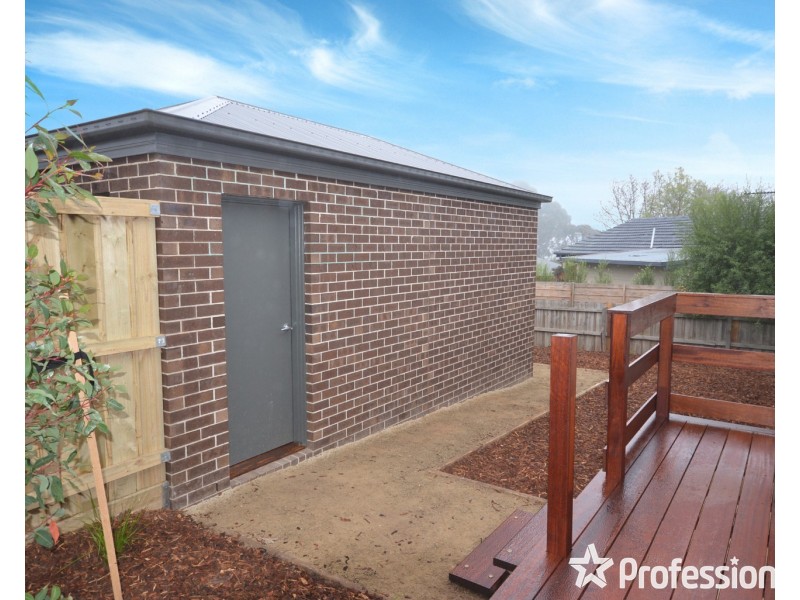 11 Dunoon Street, Mooroolbark VIC 3138