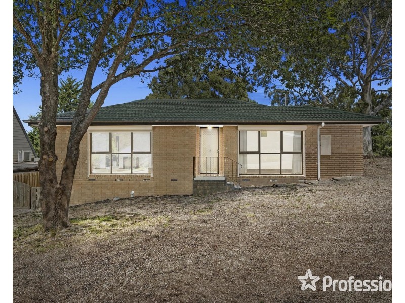 18 Greenwood Drive, Launching Place VIC 3139