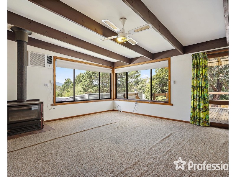 18 Greenwood Drive, Launching Place VIC 3139