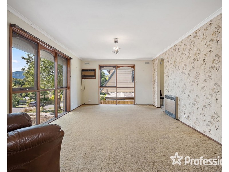 18 Greenwood Drive, Launching Place VIC 3139
