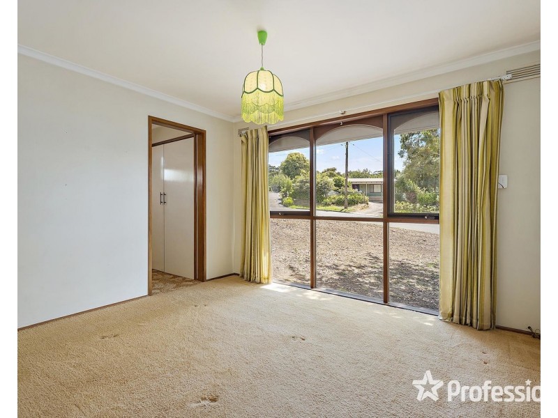 18 Greenwood Drive, Launching Place VIC 3139