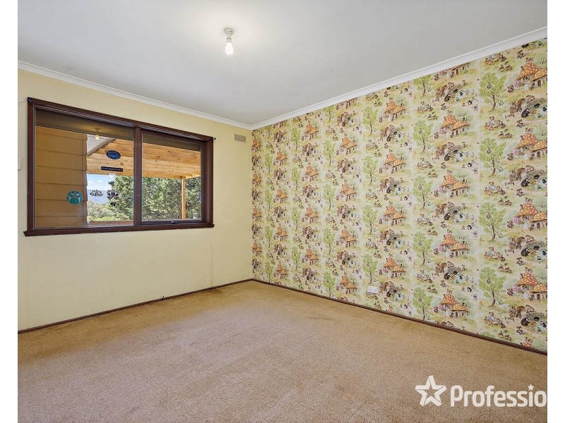 18 Greenwood Drive, Launching Place VIC 3139