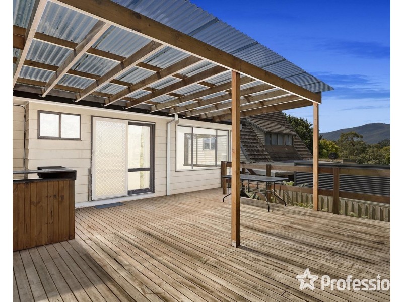 18 Greenwood Drive, Launching Place VIC 3139