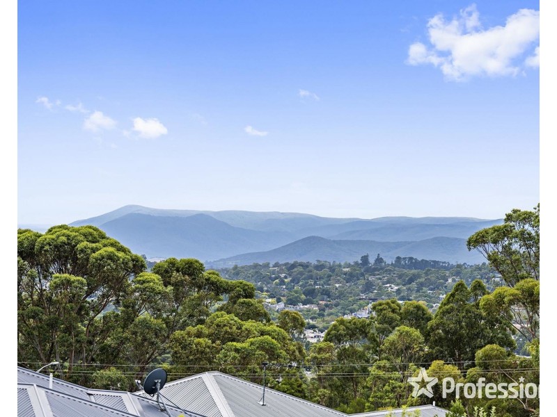 3 Autumn Grove, Mooroolbark VIC 3138