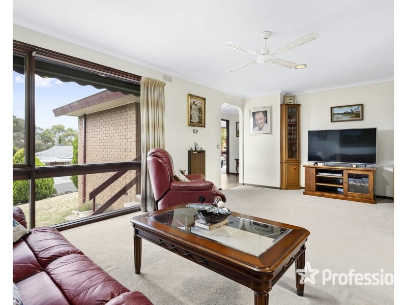 3 Autumn Grove, Mooroolbark VIC 3138