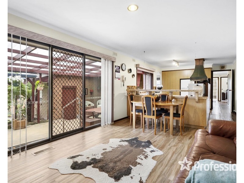 3 Autumn Grove, Mooroolbark VIC 3138