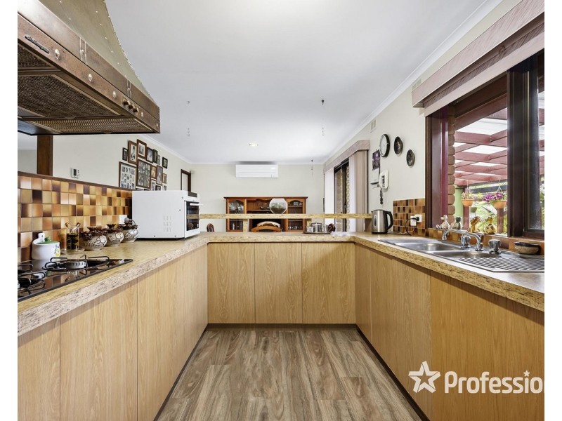3 Autumn Grove, Mooroolbark VIC 3138