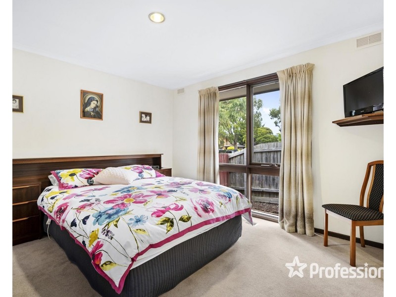 3 Autumn Grove, Mooroolbark VIC 3138