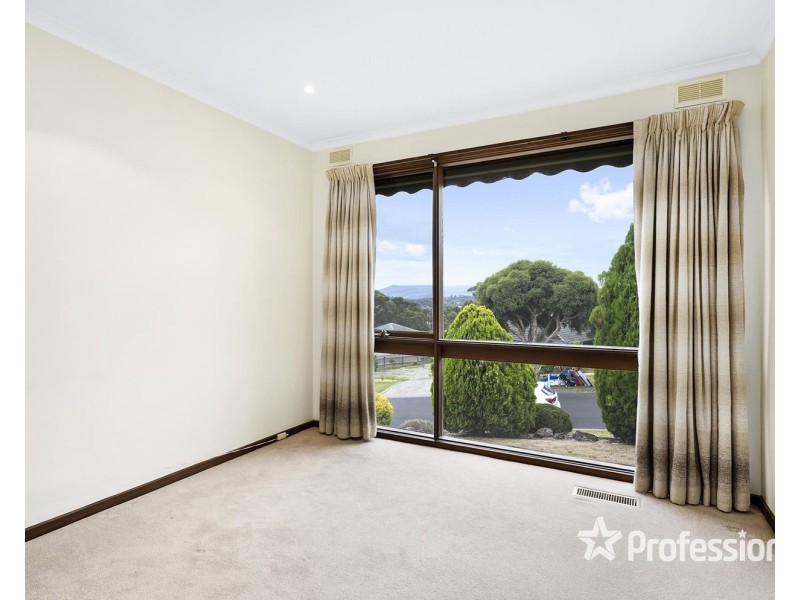 3 Autumn Grove, Mooroolbark VIC 3138