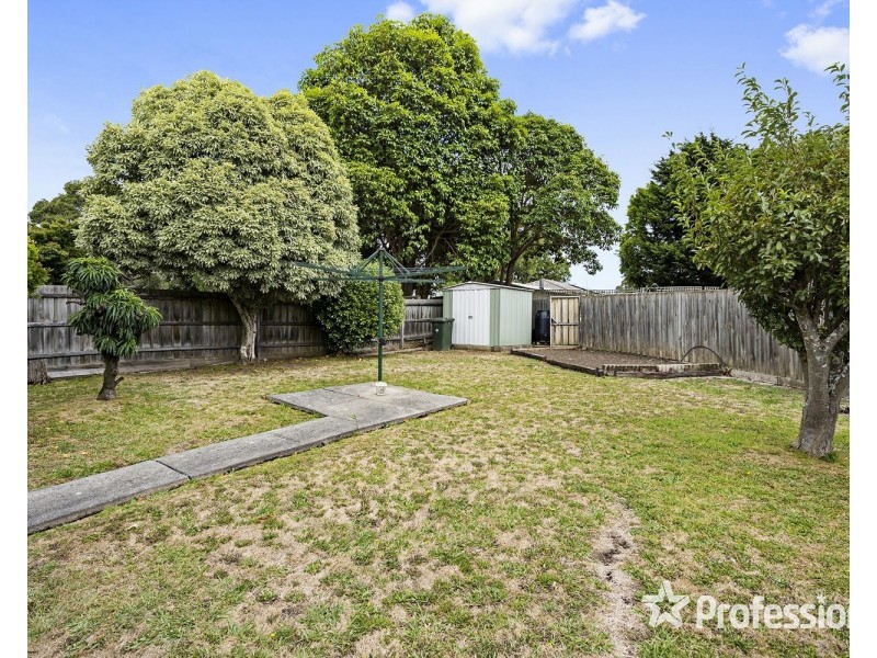 3 Autumn Grove, Mooroolbark VIC 3138