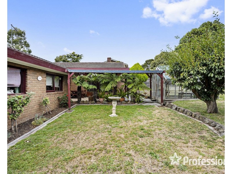 3 Autumn Grove, Mooroolbark VIC 3138