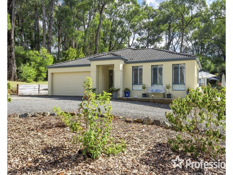 31-33 Lily Avenue, Mount Evelyn VIC 3796