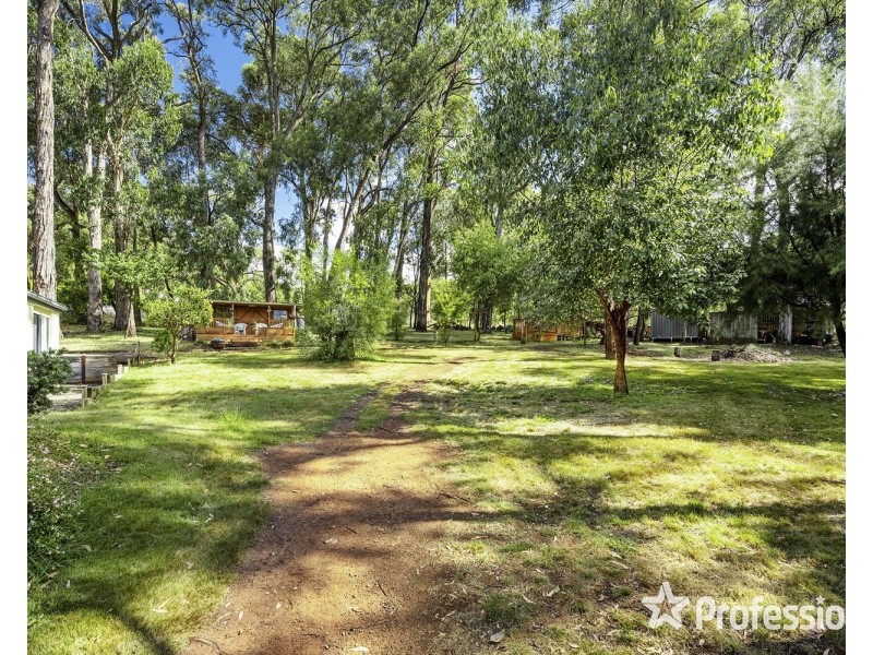 31-33 Lily Avenue, Mount Evelyn VIC 3796