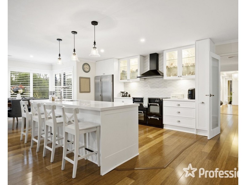 31-33 Lily Avenue, Mount Evelyn VIC 3796