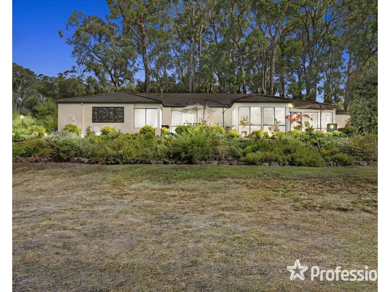 31-33 Lily Avenue, Mount Evelyn VIC 3796