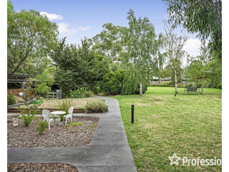 18 White Close, Lilydale VIC 3140
