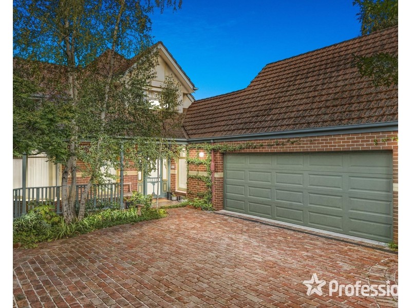 16 Crown Point Ridge, Chirnside Park VIC 3116