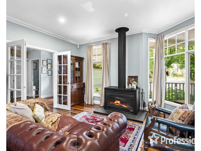 16 Crown Point Ridge, Chirnside Park VIC 3116