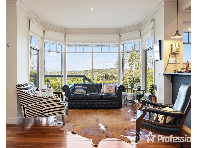 16 Crown Point Ridge, Chirnside Park VIC 3116