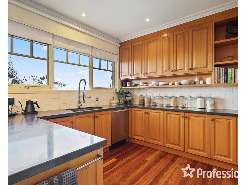 16 Crown Point Ridge, Chirnside Park VIC 3116