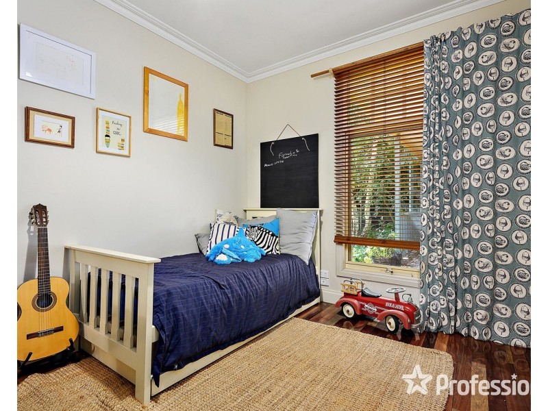 16 Crown Point Ridge, Chirnside Park VIC 3116