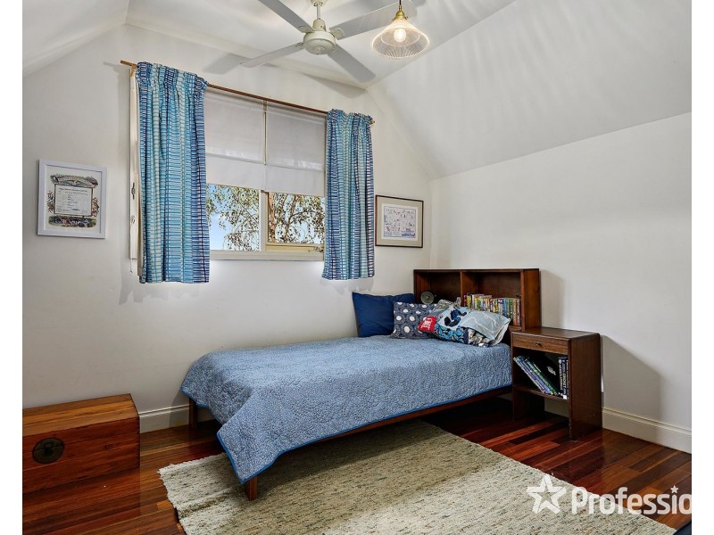 16 Crown Point Ridge, Chirnside Park VIC 3116