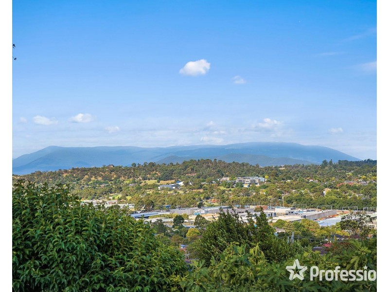 16 Crown Point Ridge, Chirnside Park VIC 3116