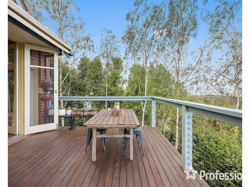 16 Crown Point Ridge, Chirnside Park VIC 3116