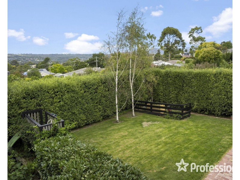 16 Crown Point Ridge, Chirnside Park VIC 3116