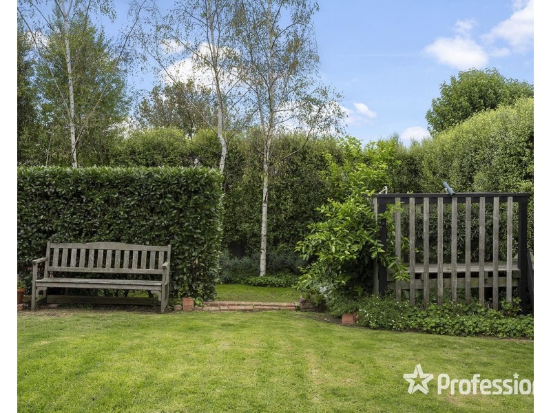 16 Crown Point Ridge, Chirnside Park VIC 3116