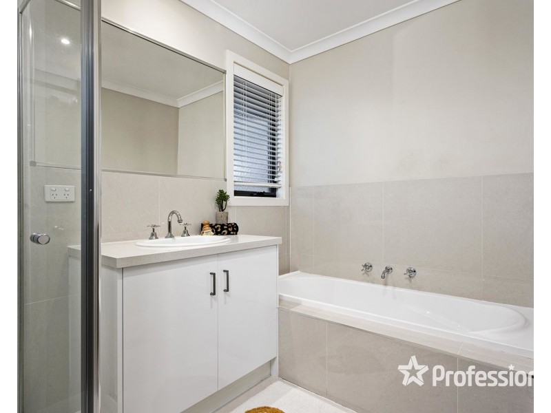 3/7 El Centro, Chirnside Park VIC 3116