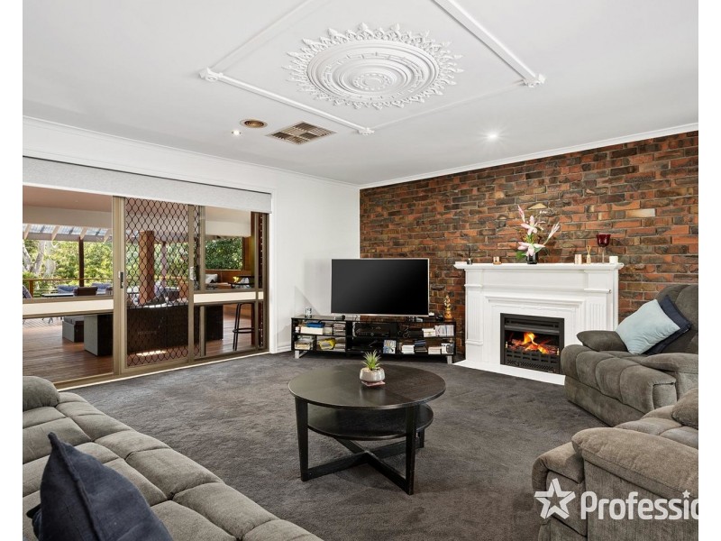 11 Chapman Court, Mooroolbark VIC 3138