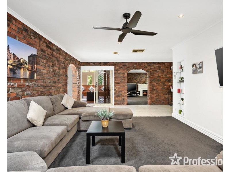 11 Chapman Court, Mooroolbark VIC 3138