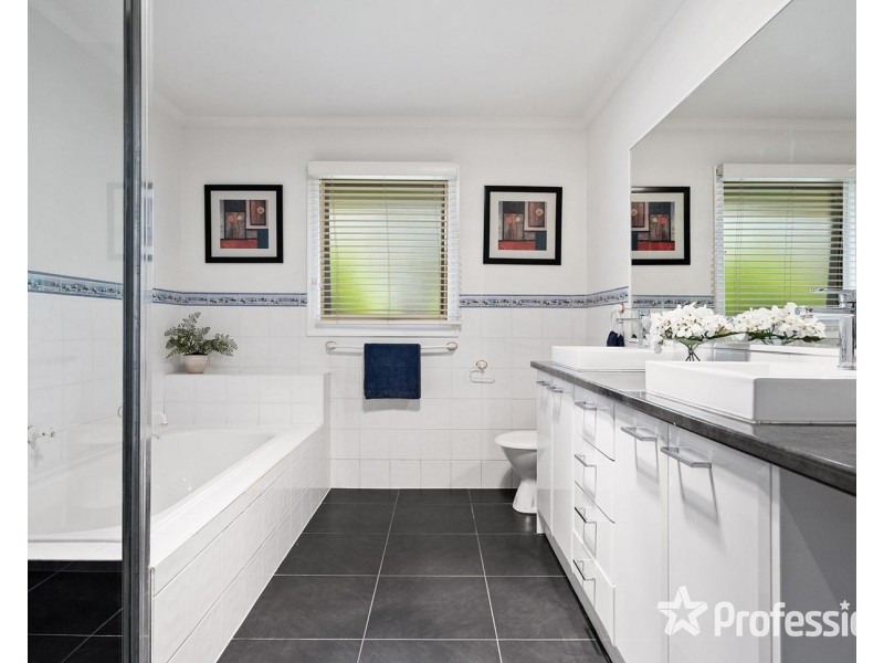 11 Chapman Court, Mooroolbark VIC 3138