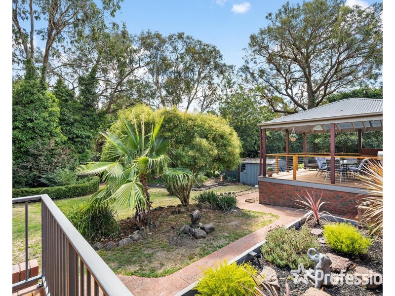 11 Chapman Court, Mooroolbark VIC 3138