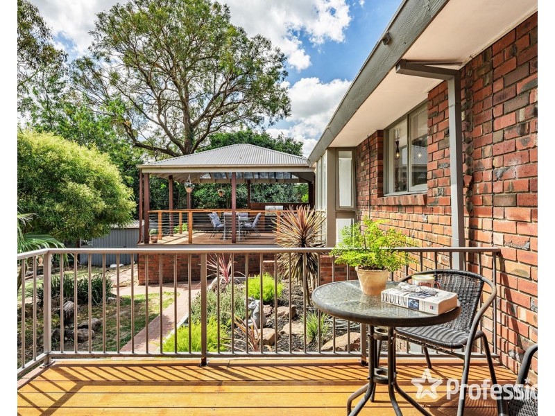 11 Chapman Court, Mooroolbark VIC 3138