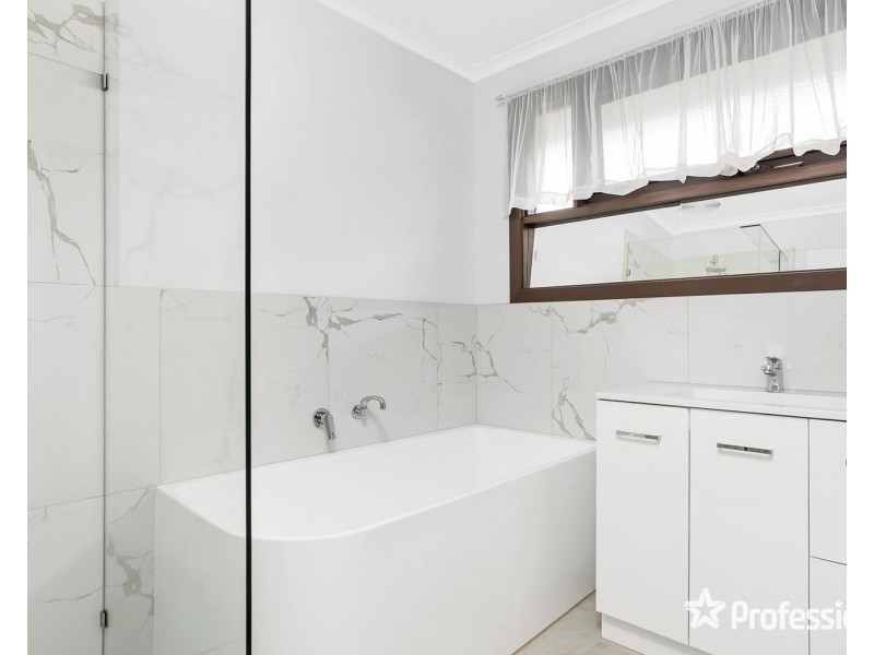 97 Hawthory Road, Kilsyth VIC 3137