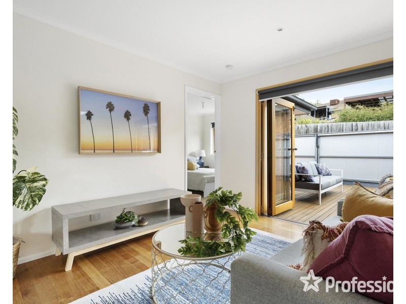 24 Chevalier Crescent, Mooroolbark VIC 3138