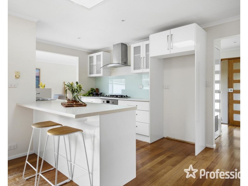 24 Chevalier Crescent, Mooroolbark VIC 3138