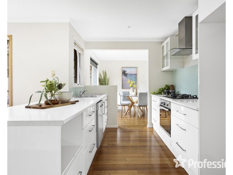 24 Chevalier Crescent, Mooroolbark VIC 3138