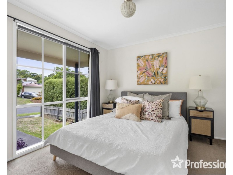 24 Chevalier Crescent, Mooroolbark VIC 3138