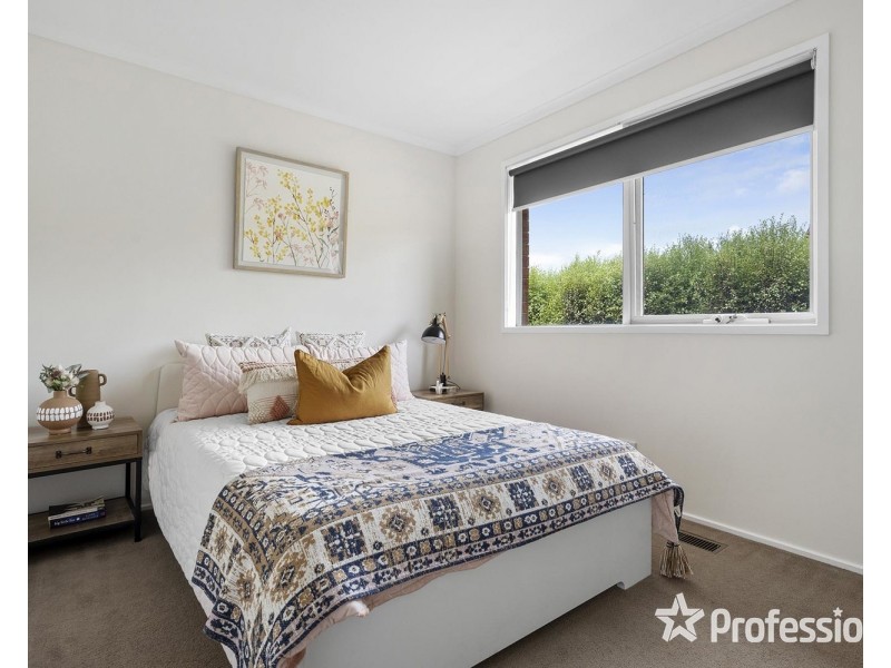 24 Chevalier Crescent, Mooroolbark VIC 3138