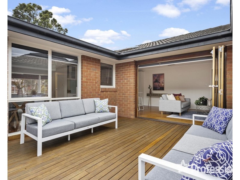 24 Chevalier Crescent, Mooroolbark VIC 3138