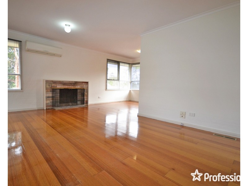 22 Ballantyne Crescent, Kilsyth VIC 3137